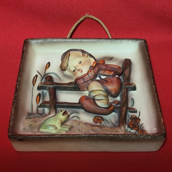 Vintage MJ Hummel Retreat to Safety Wall Plaque Hanging Decor - Picture 4 of 11